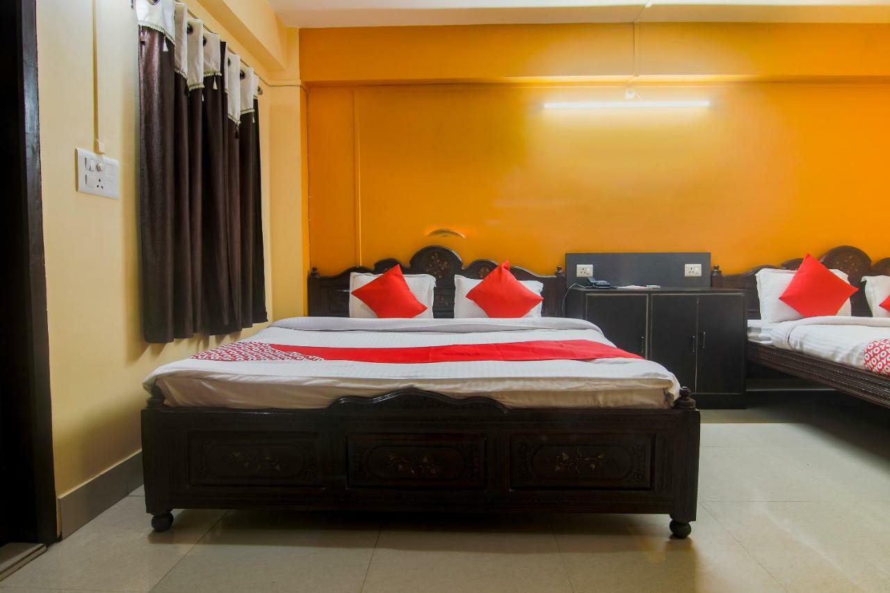 Oyo Dayal Residency Tezpur Bagian luar foto
